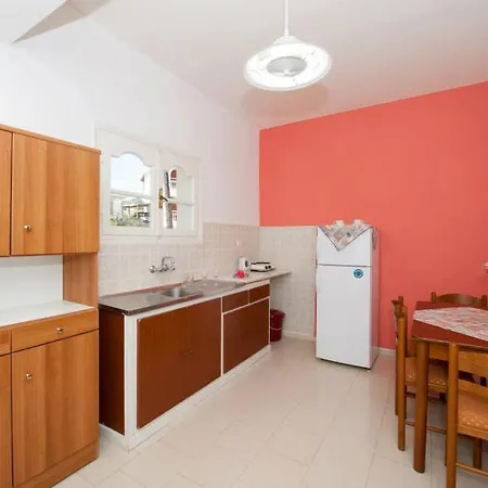 Chryssa Hotel *